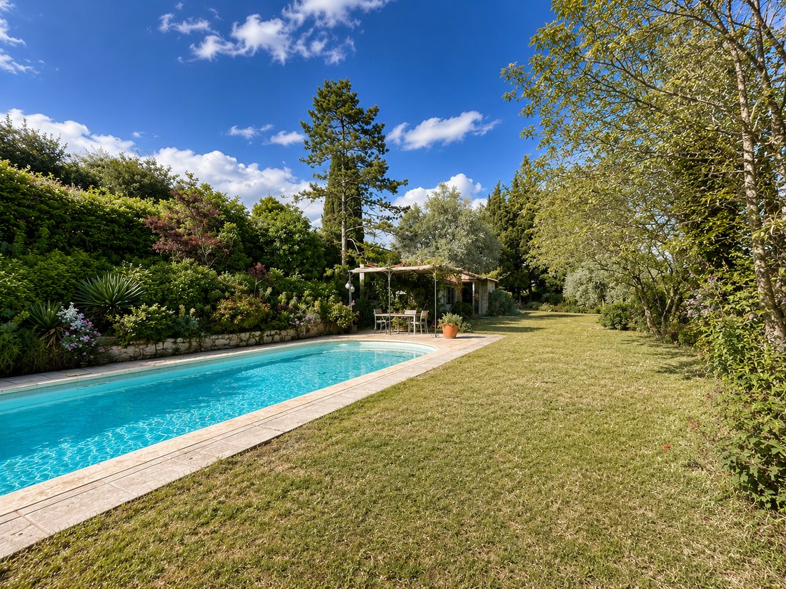 Estate in La Garde-Adhemar, Auvergne-Rhône-Alpes, France 1 - 19148374