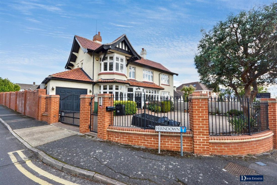 House in Emerson Park, Romford, England 1 - 16814575