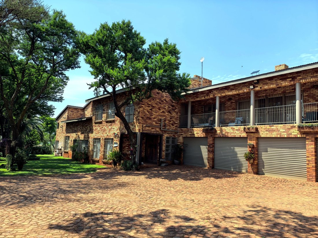 Rancho en Municipio Metropolitano de la Ciudad de Ekurhuleni, Gauteng, Sudáfrica 1 - 16117549