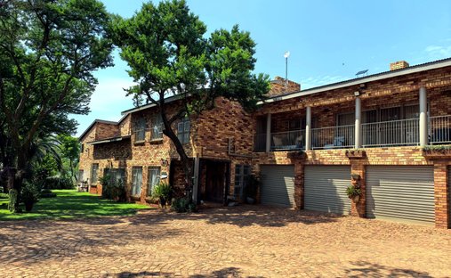 Farm Ranch in City of Ekurhuleni Metropolitan Municipality, Gauteng, South Africa 1