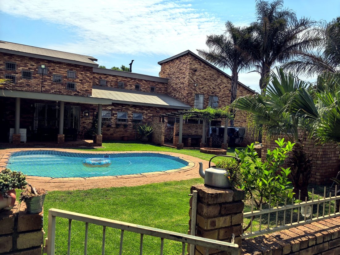 Rancho en Municipio Metropolitano de la Ciudad de Ekurhuleni, Gauteng, Sudáfrica 3 - 16117549
