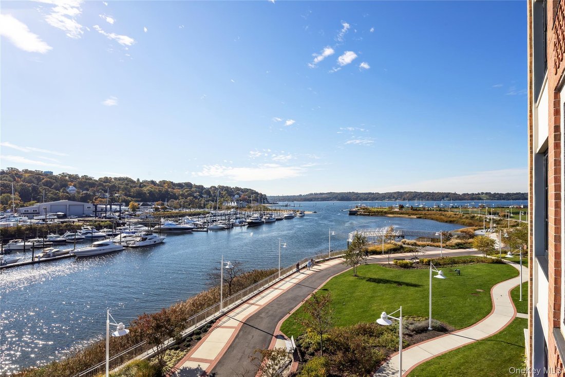 Condo in Glen Cove, New York, United States 1 - 19148279