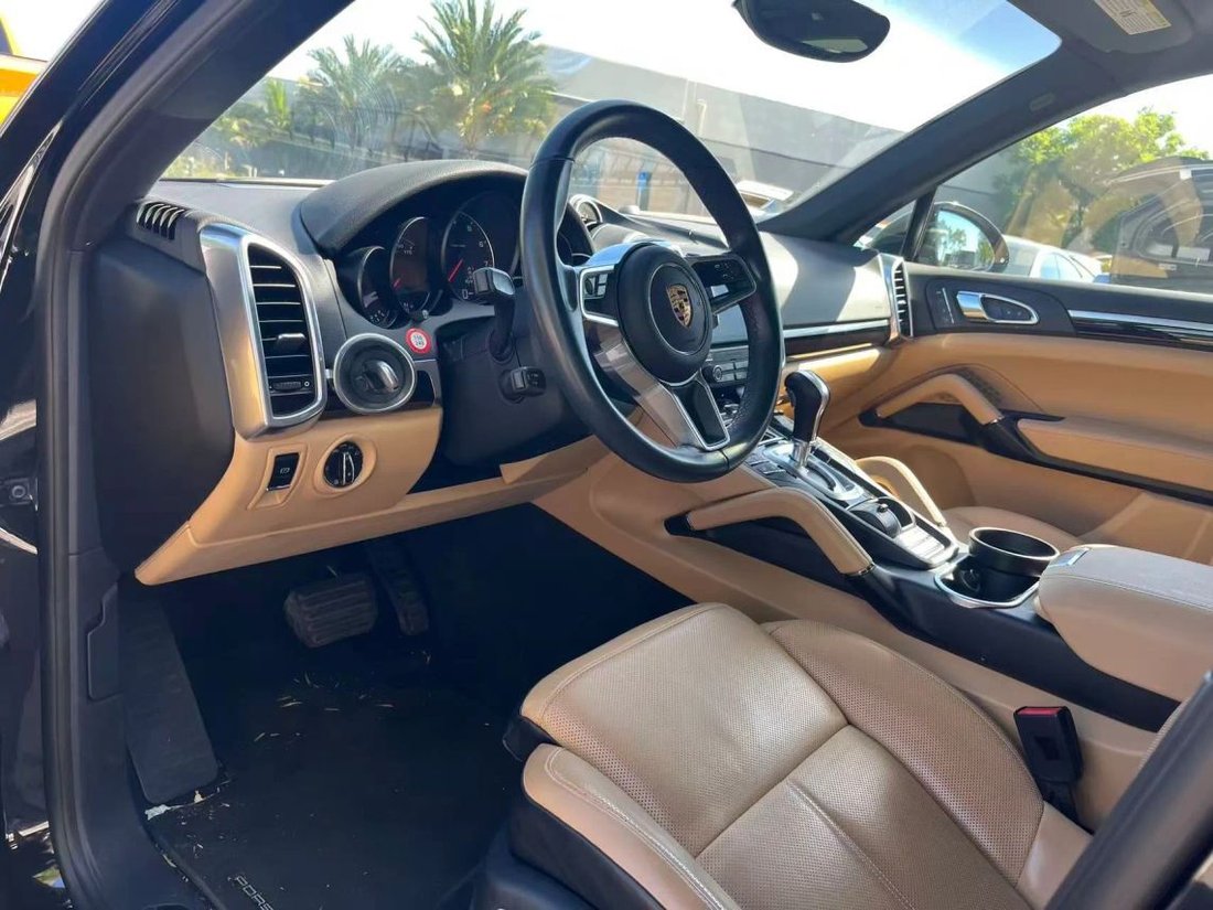 Suv in Costa Mesa, CA, United States 3 - 19149016