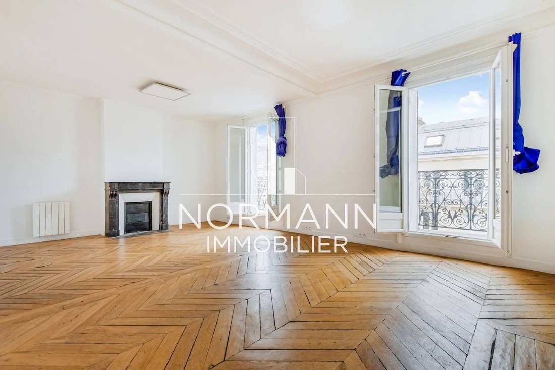Apartment in Grange Aux Belles-Terrage, Paris 10e Arrondissement, Paris 2 - 19148507