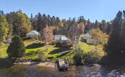 House in La Macaza, Quebec, Canada 1
