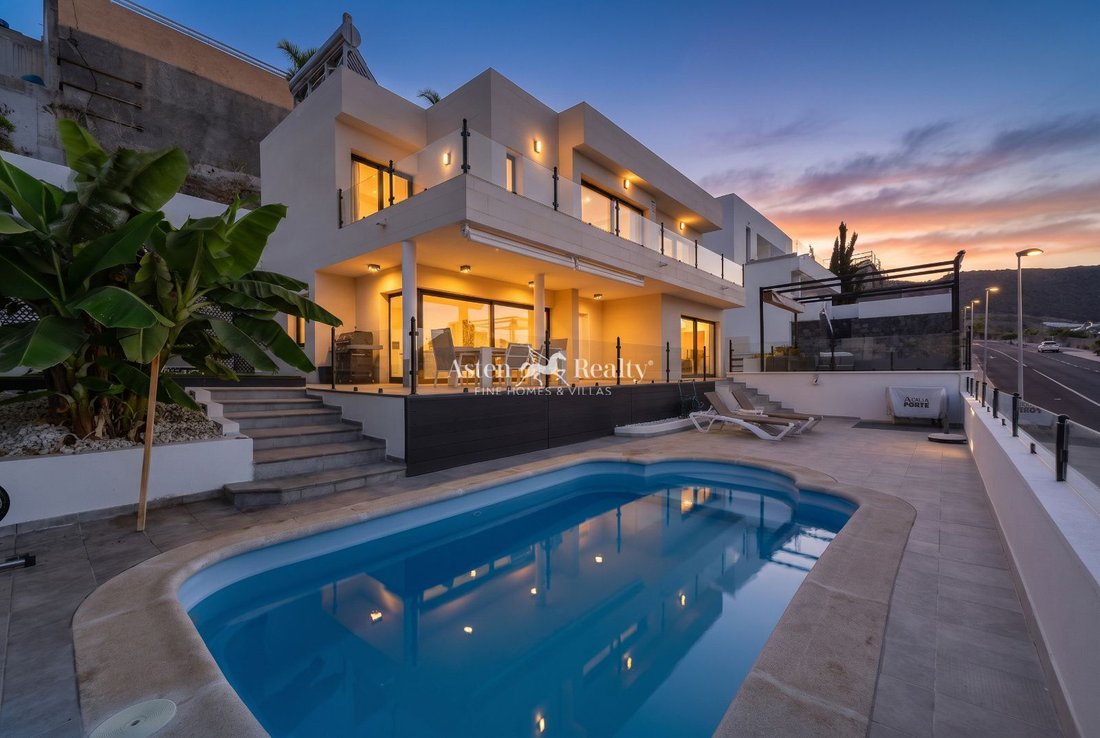 Villa in Costa Adeje, Adeje, Canary Islands 1 - 19125589
