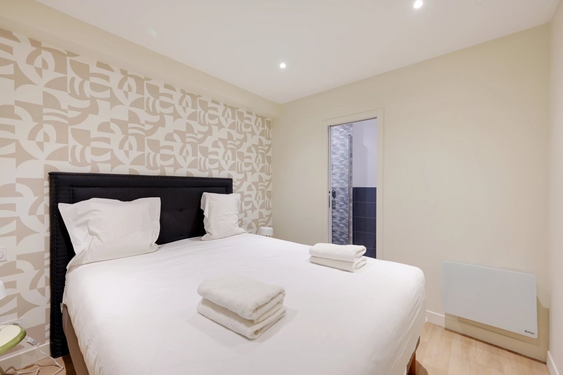 Apartment in Lorette-Martyrs, Paris 9e Arrondissement, Paris 4 - 19148464