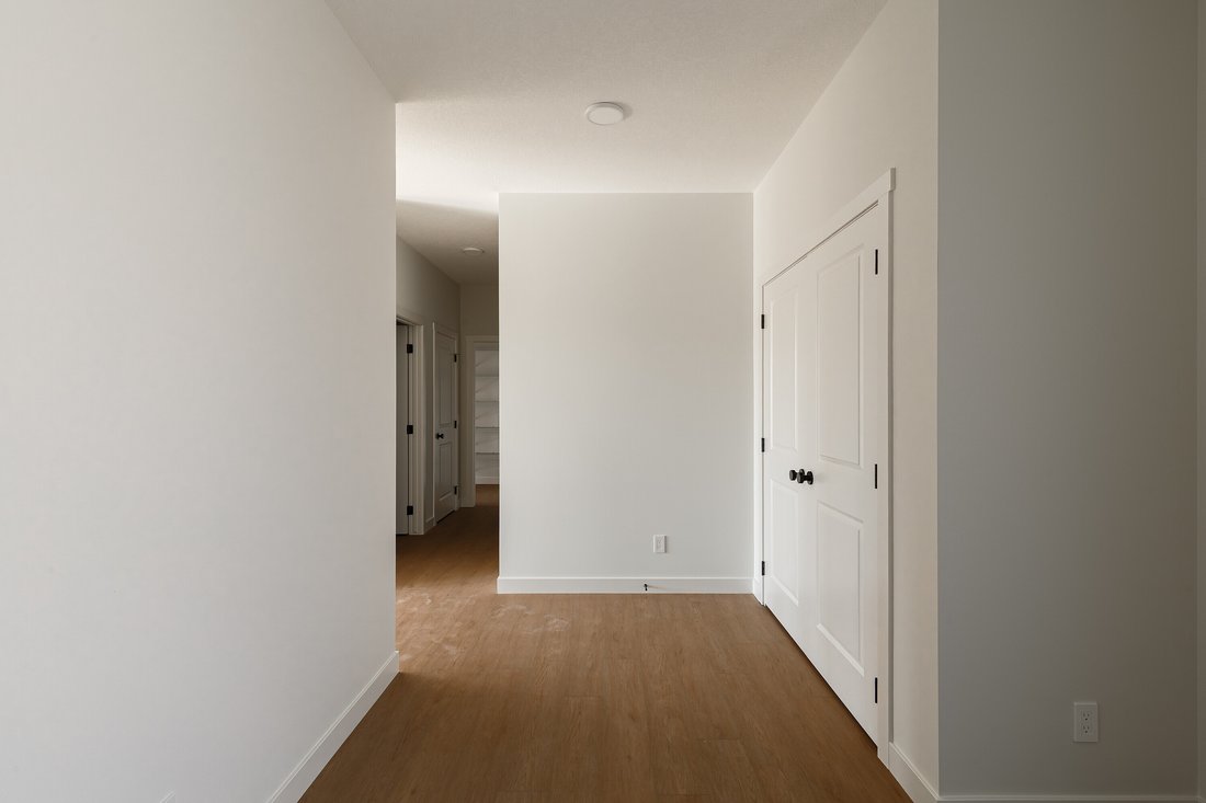 House in Calgary, Alberta, Canada 4 - 19146270