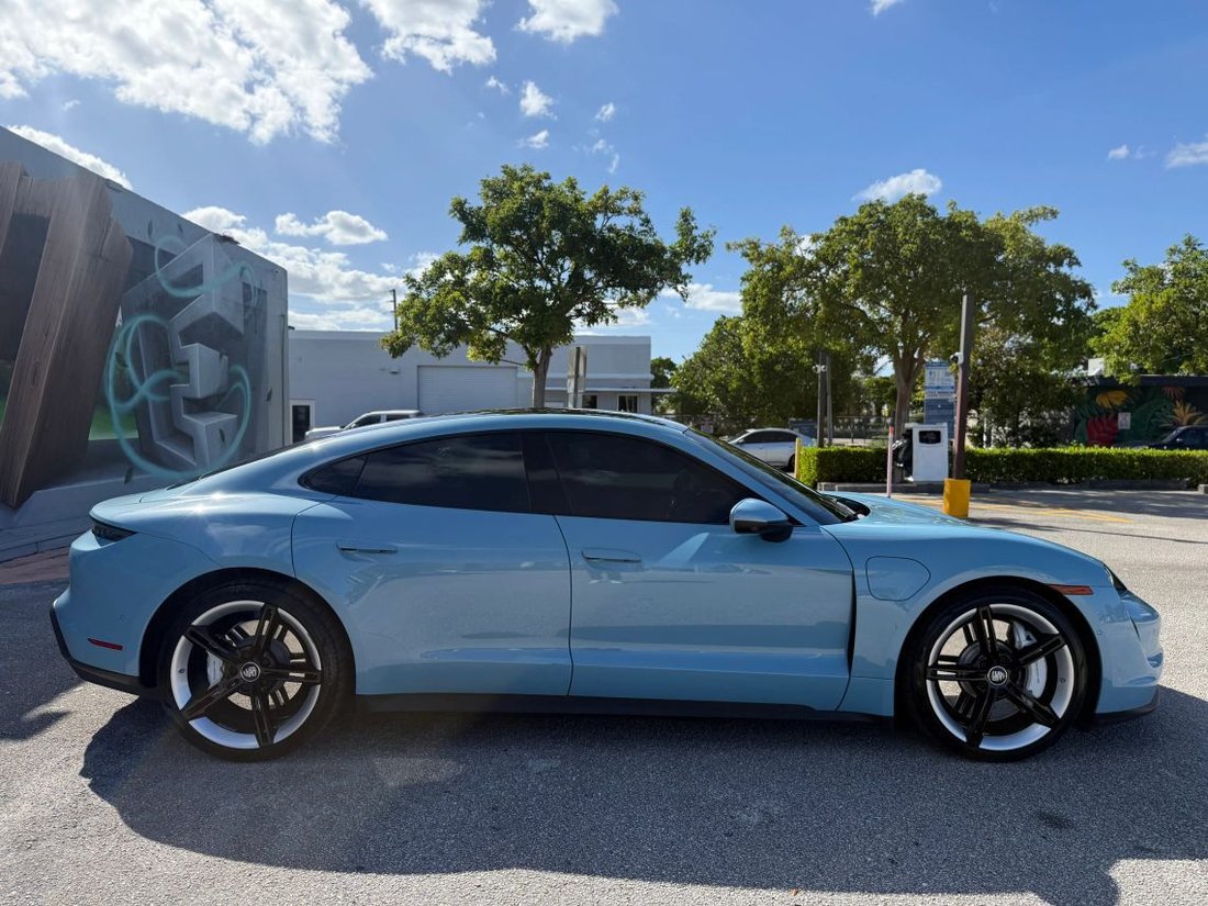 Sedan in Fort Lauderdale, FL, United States 5 - 19149105