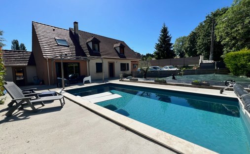 House in Arrondissement of Dreux, Centre-Val de Loire, France 1