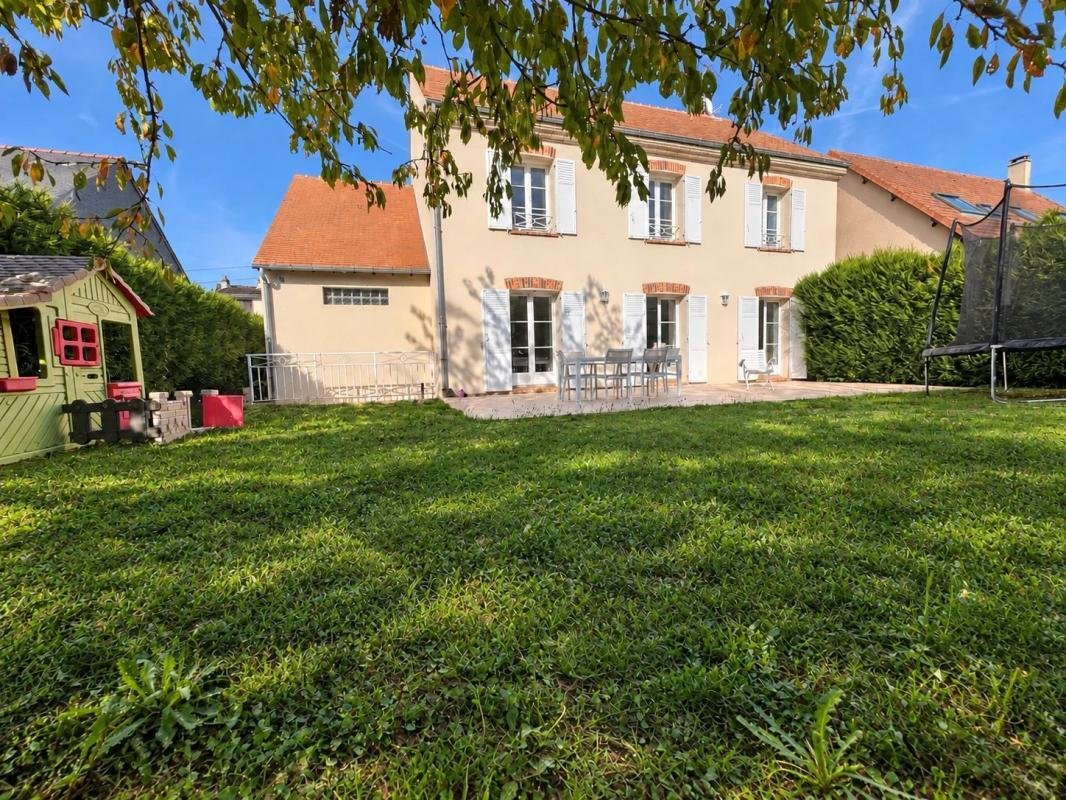 House in Les Clayes-sous-Bois, Ile-de-France, France 1 - 19148440