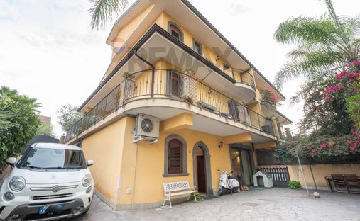 Villa in Tremestieri Etneo, Sizilien, Italien 1