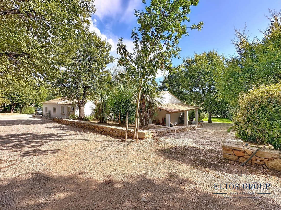 Haus in La Roquebrussanne, Provence-Alpes-Côte d'Azur, Frankreich 1 - 18797499
