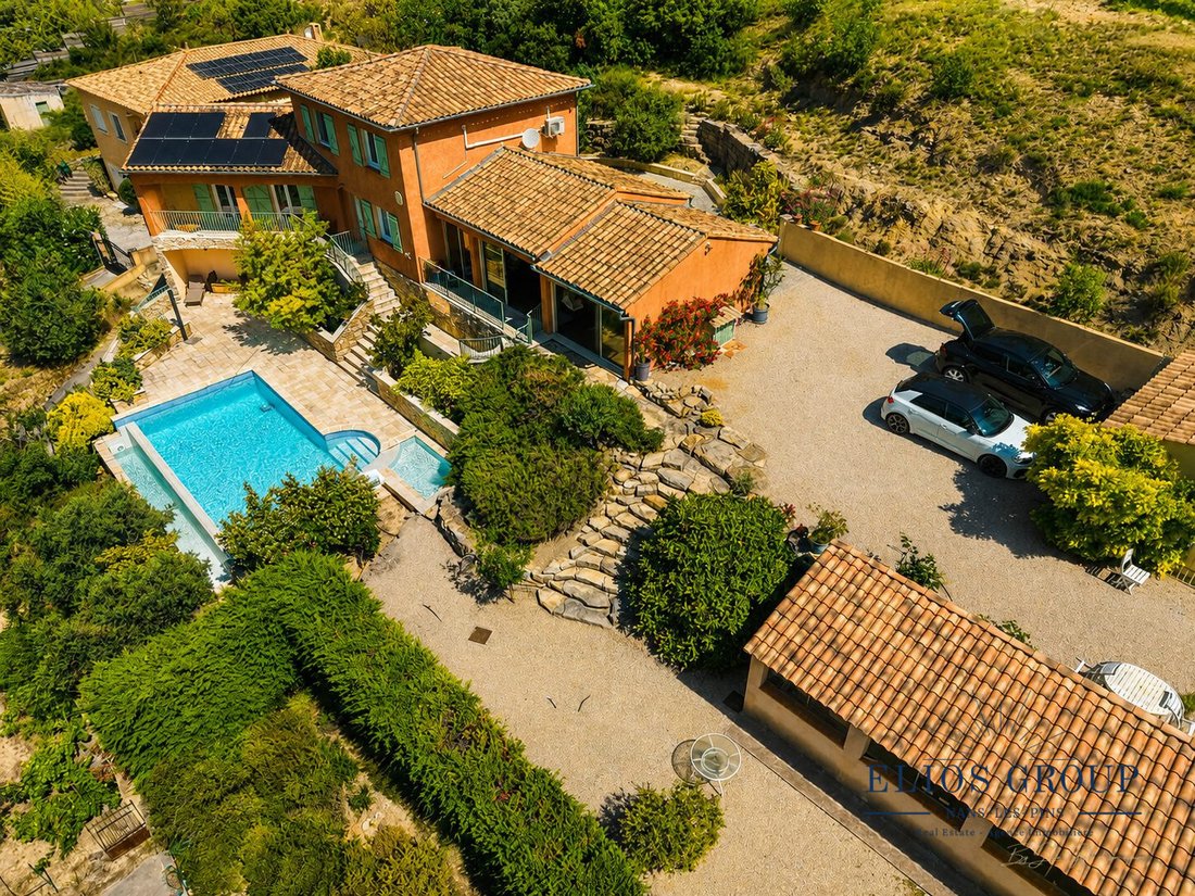 Casa en Vins-sur-Caramy, Provenza-Alpes-Costa Azul, Francia 1 - 17072387