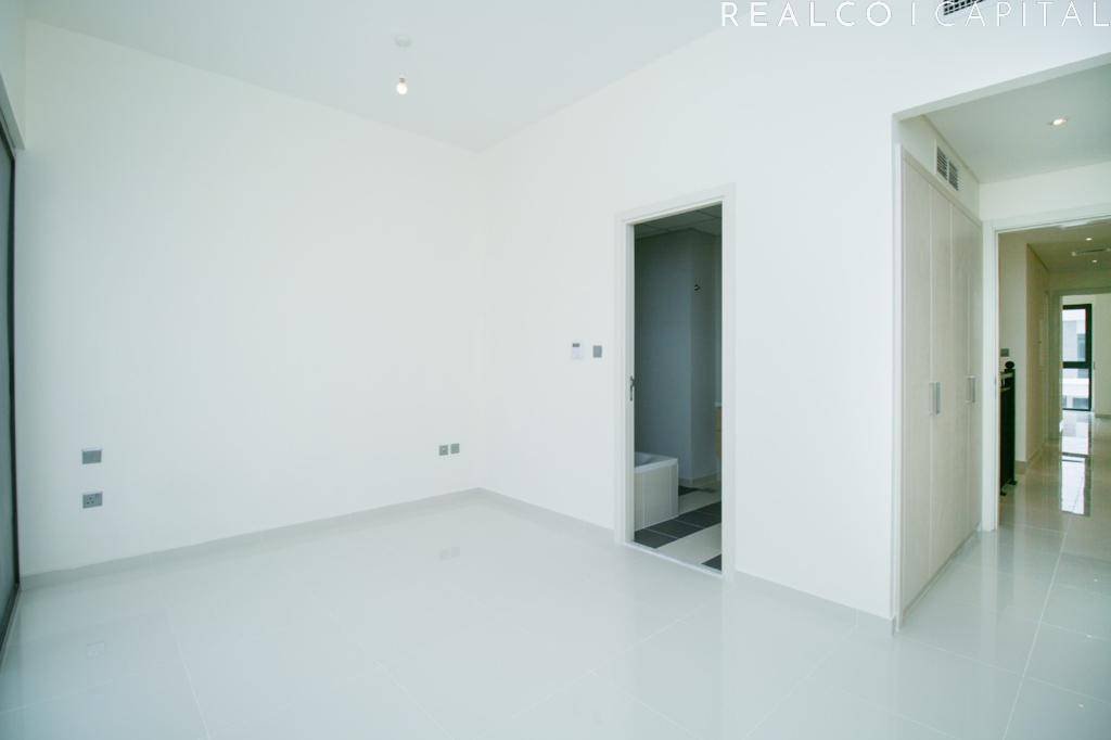 Townhouse in Damac Hills 2, Dubai, United Arab Emirates 4 - 19150418