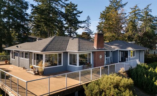 House in Saanich, British Columbia, Canada 1