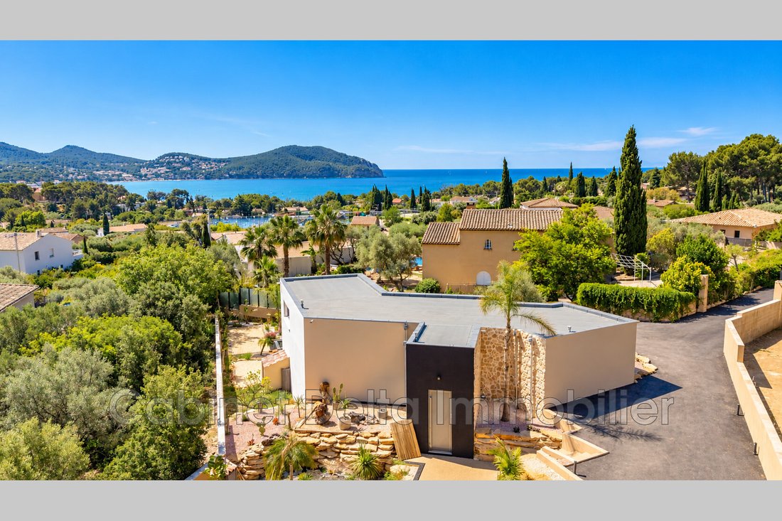 Villa in Saint-Cyr-sur-Mer, Provence-Alpes-Côte d'Azur, France 2 - 19150764