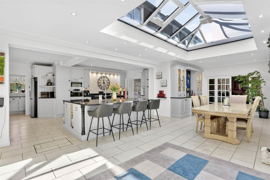 Haus in London Borough of Sutton, England 3 - 17424833