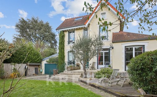 Maison à Bourg-La Feuillaume Nord, La Celle-Saint-Cloud, France 1