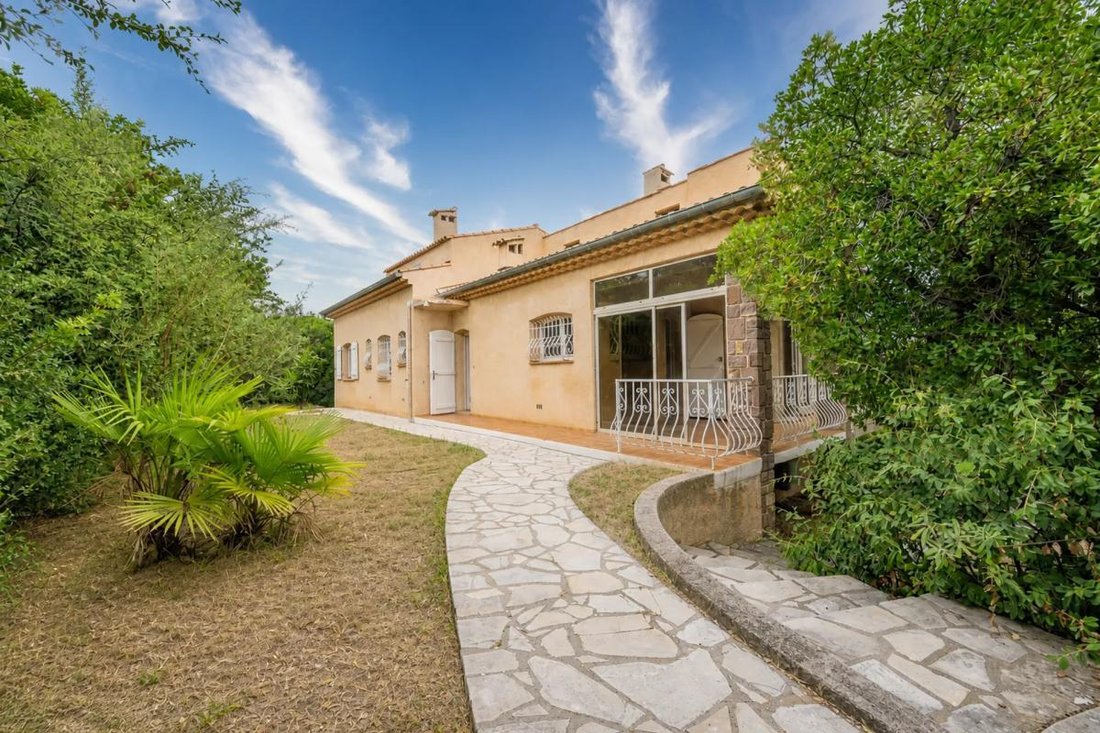 House in Frejus, Provence-Alpes-Côte d'Azur, France 4 - 18989579
