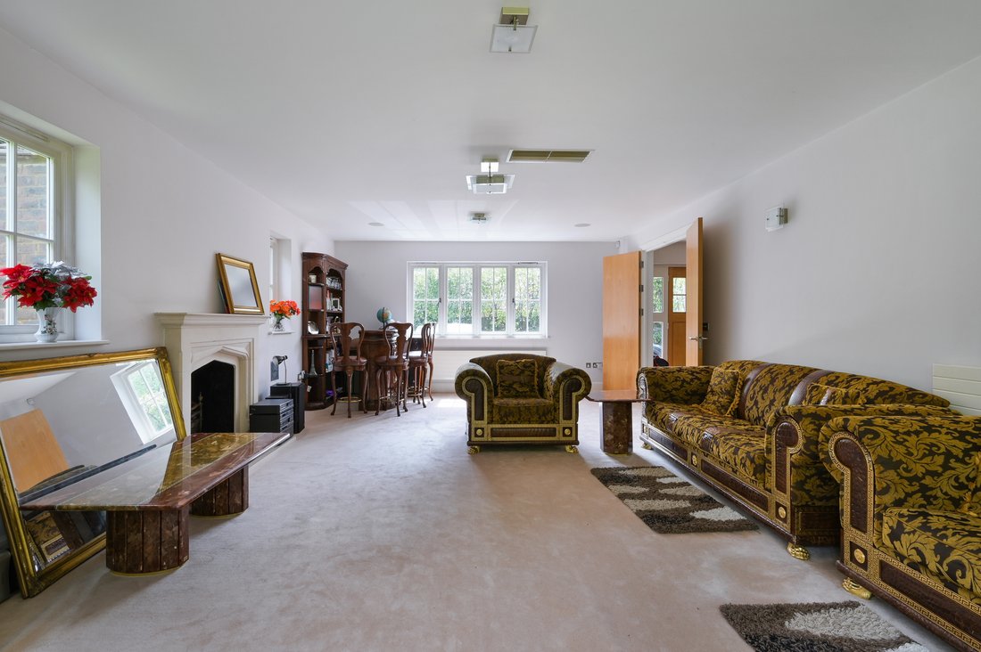 Haus in Kingswood, Reigate and Banstead, England 4 - 19150131