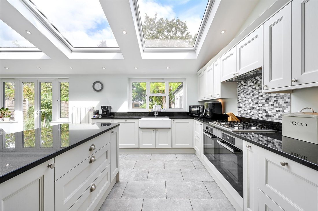 Haus in Epsom and Ewell, England 4 - 19150195