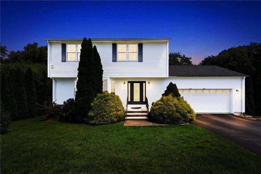House in West Warwick, Rhode Island, United States 1 - 19149873