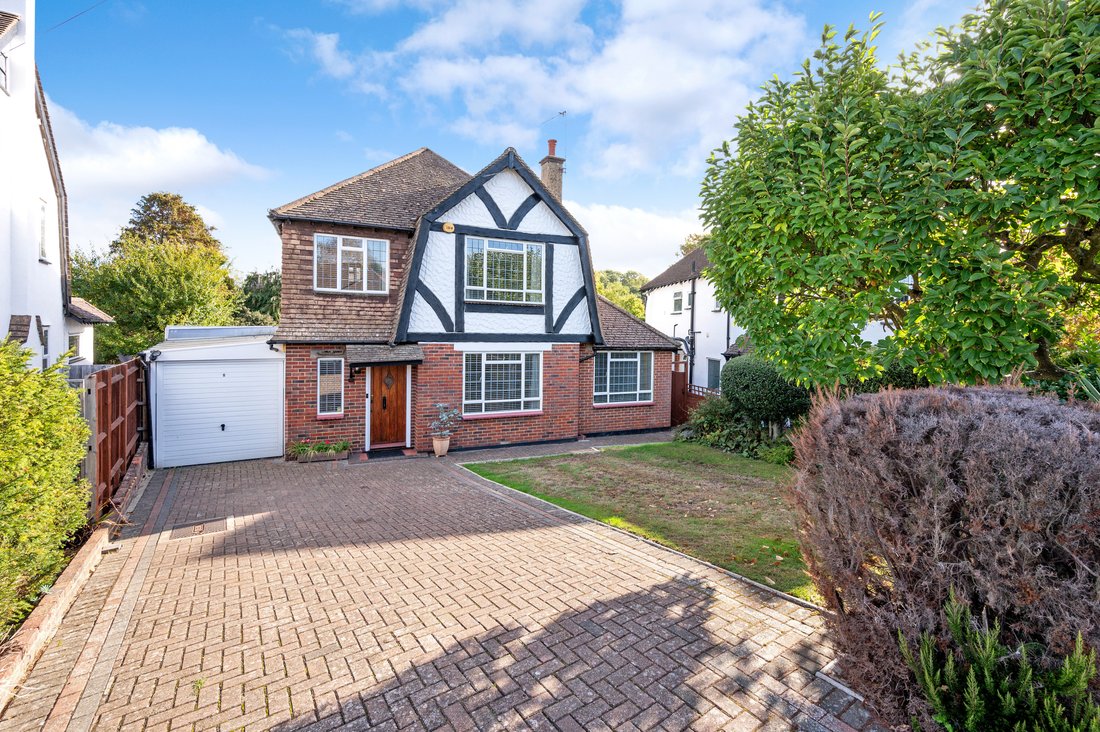 House in Epsom and Ewell, England 1 - 19150359