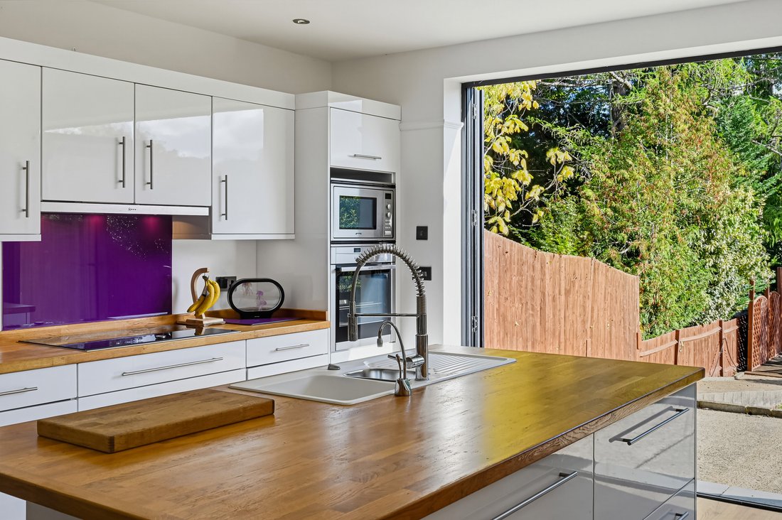 House in Banstead, Reigate and Banstead, England 2 - 19150382
