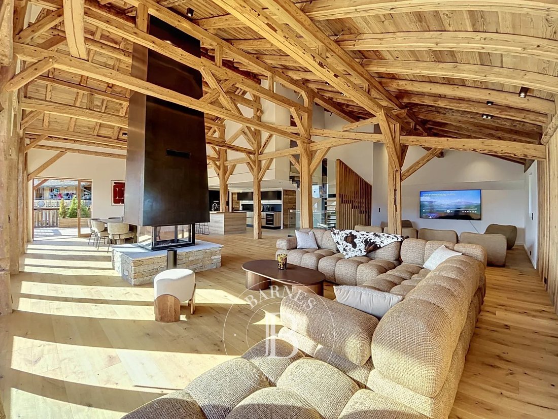Chalet in Les Gets, Auvergne-Rhône-Alpes, France 1 - 16837007