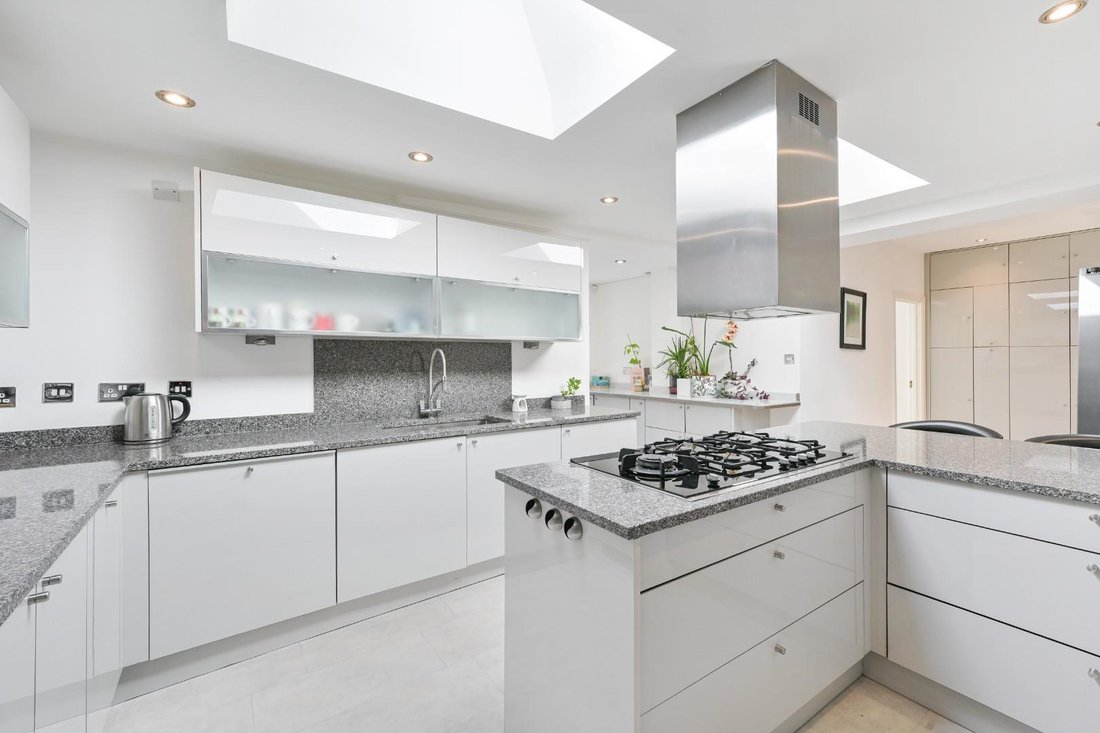 House in Banstead, Reigate and Banstead, England 2 - 19150253