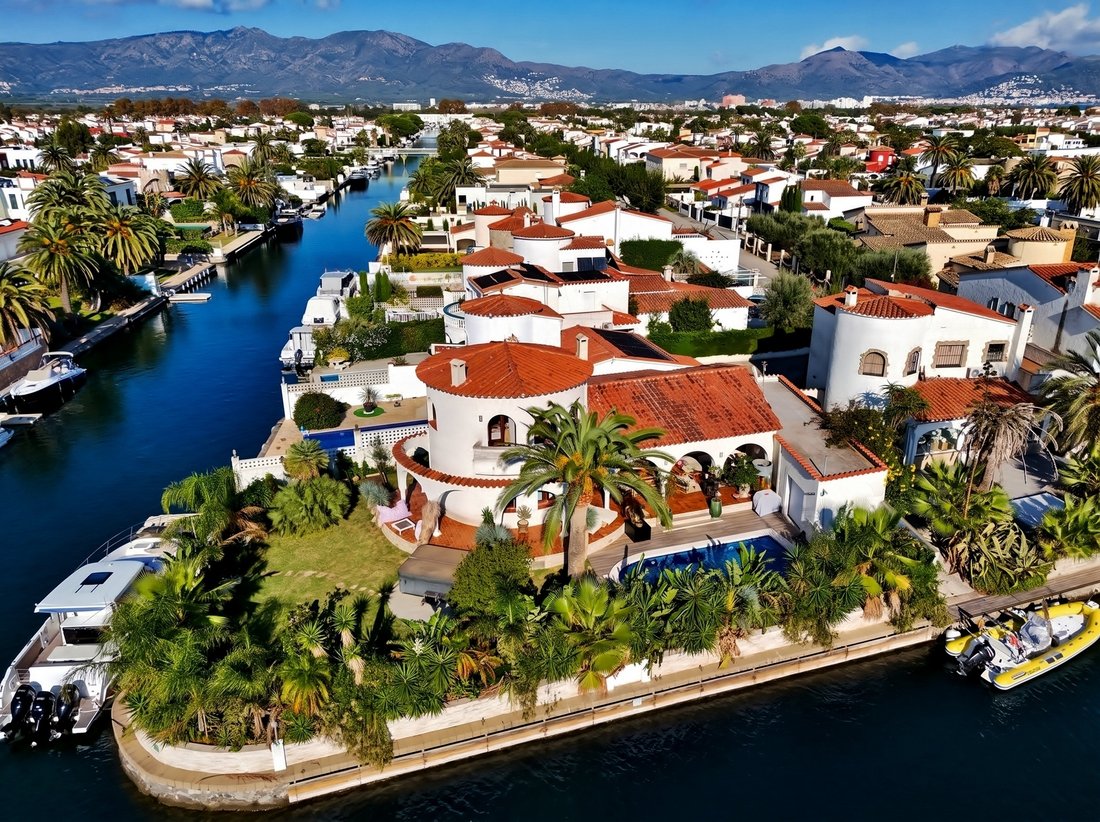 Villa in Empuriabrava, Catalonia, Spain 1 - 19143164