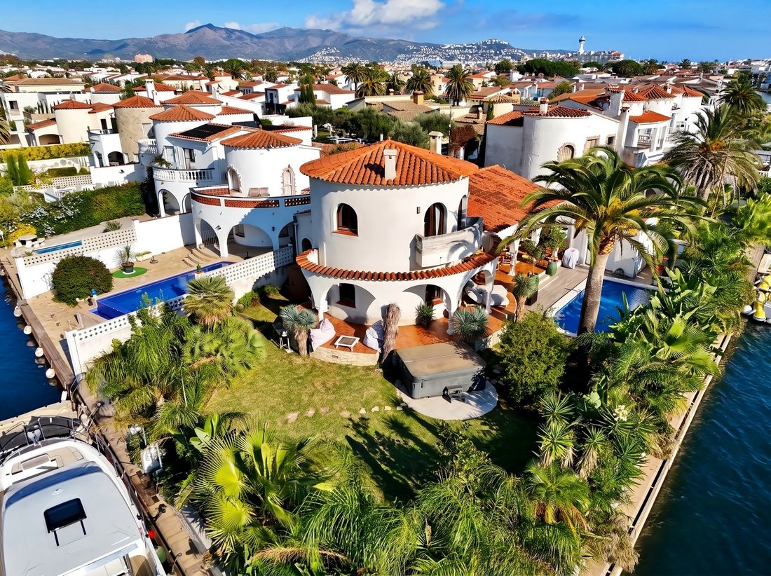 Villa in Empuriabrava, Catalonia, Spain 4 - 19143164