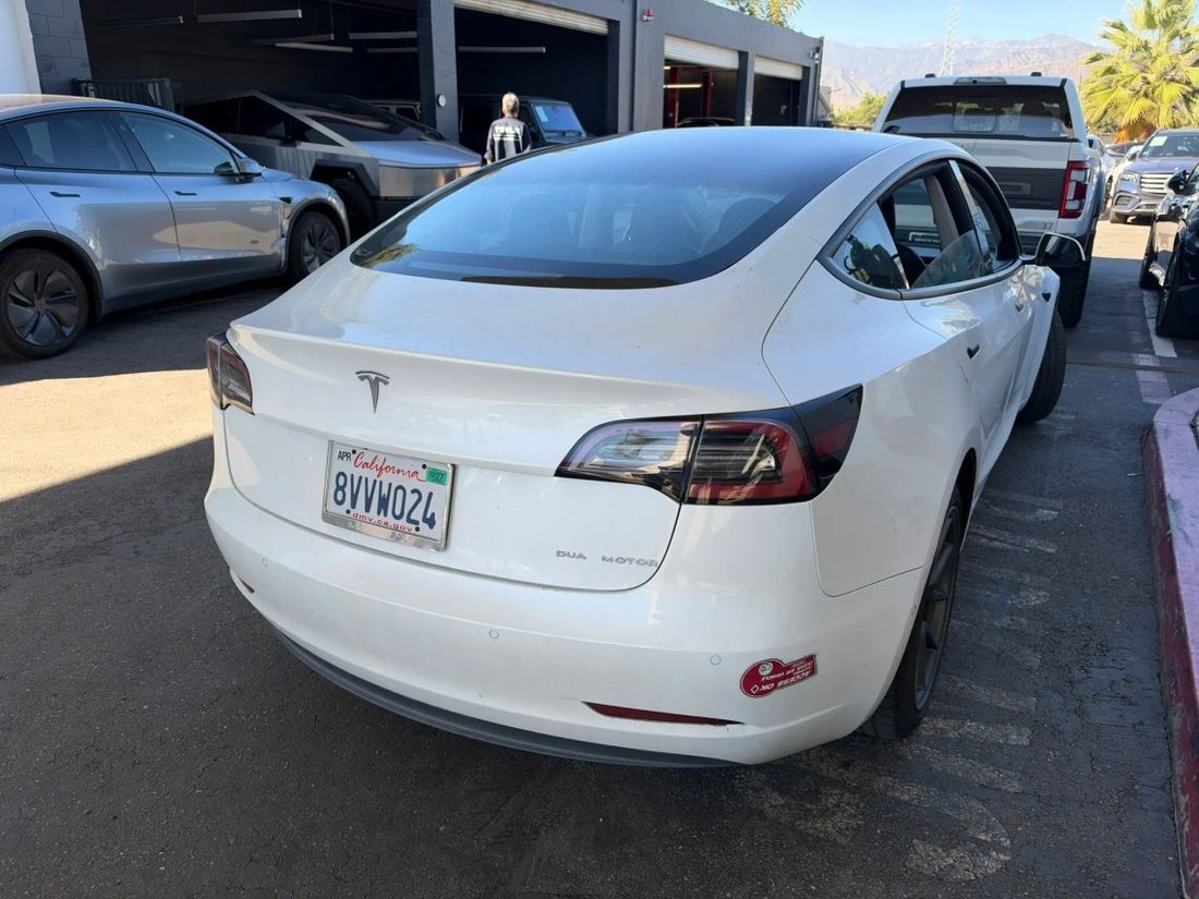 Sedan in Azusa, CA, United States 2 - 19151503