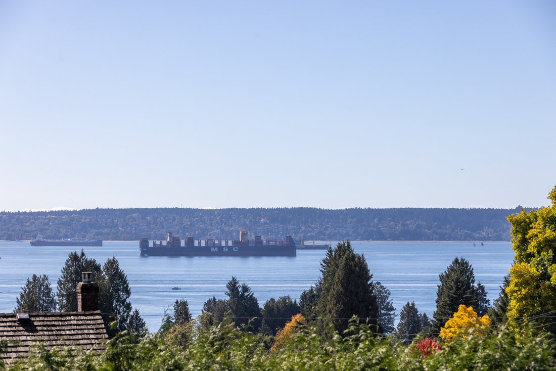 House in West Vancouver, British Columbia, Canada 2 - 19151182