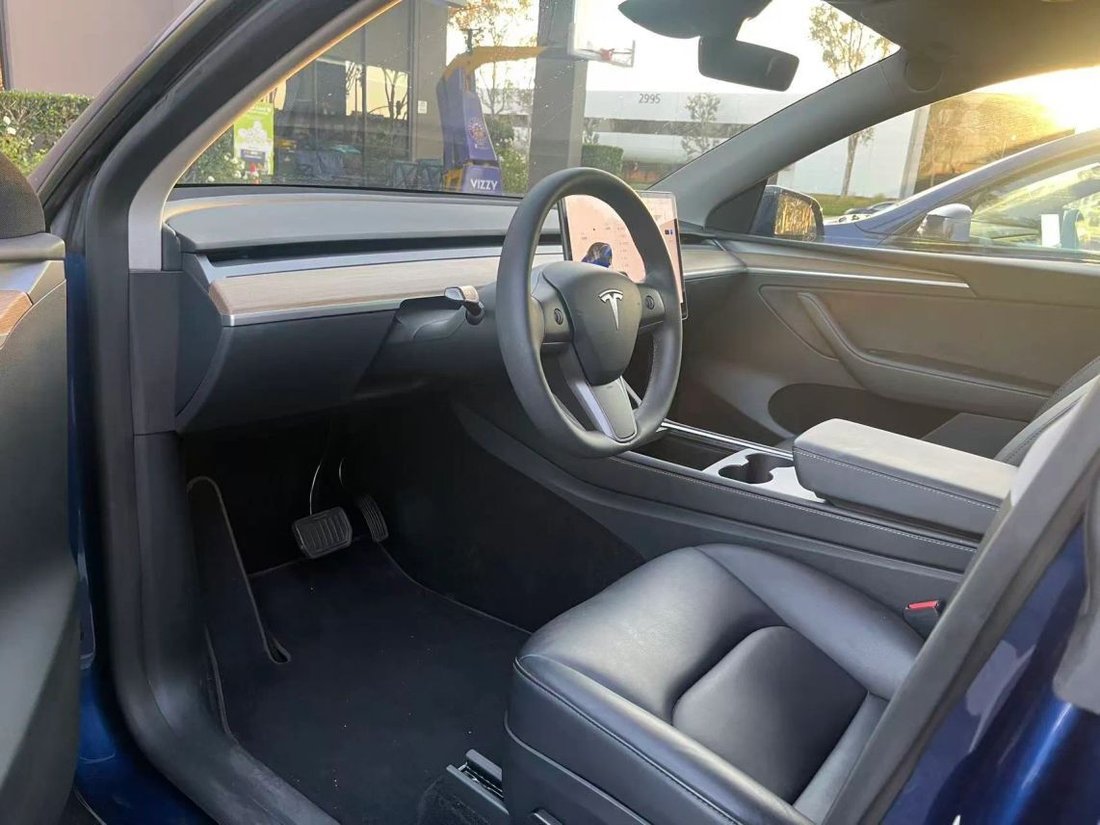 Suv in Costa Mesa, CA, United States 3 - 19151415