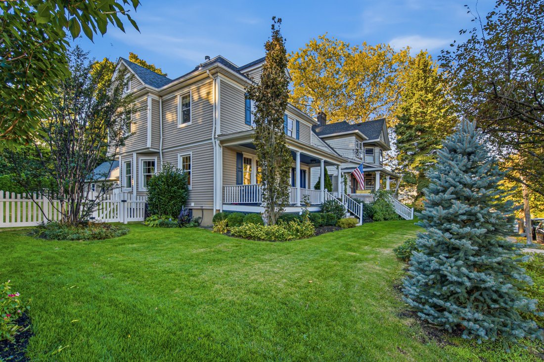 House in Port Washington, New York, United States 2 - 19152004