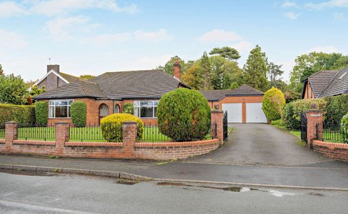 Bungalow in Dodleston, Cheshire, England 1
