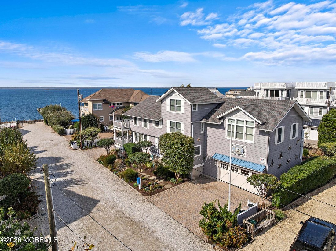 House in Ship Bottom, New Jersey, United States 3 - 19152121