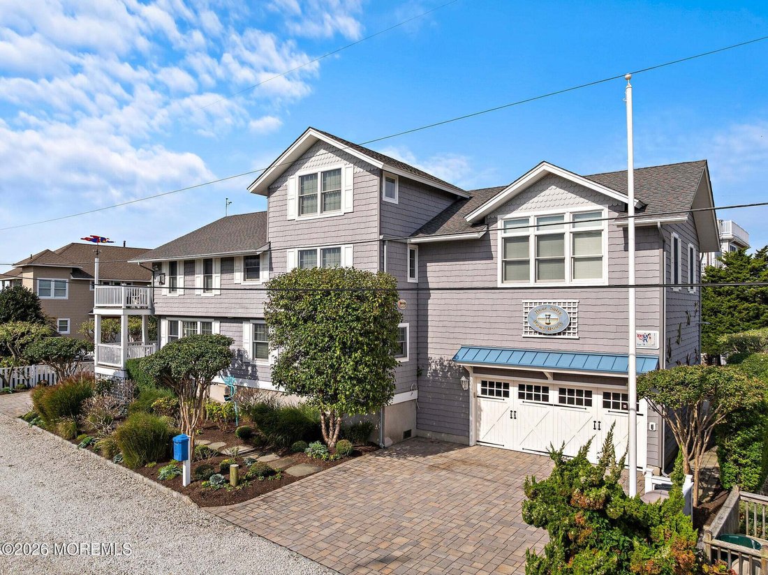 House in Ship Bottom, New Jersey, United States 1 - 19152121