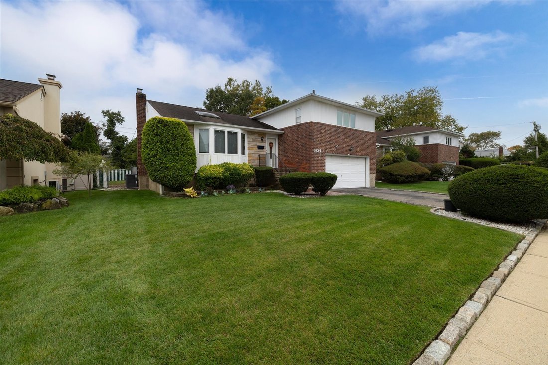 House in East Meadow, New York, United States 3 - 19146379