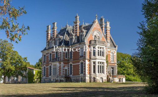 Schloss in Ruffec, Neu-Aquitanien, Frankreich 1