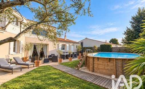 Maison à Sud, Nieul-sur-Mer, France 1