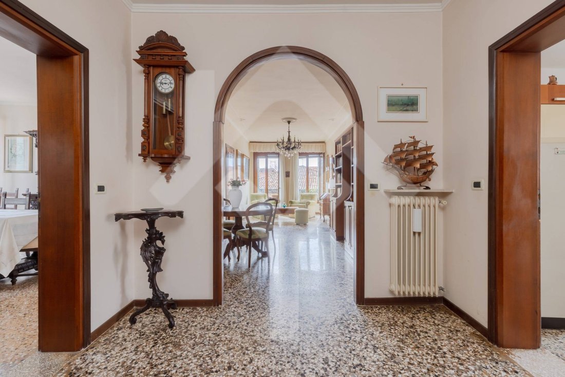 Apartment in Saint Paul, Venice, Italy 5 - 19157314