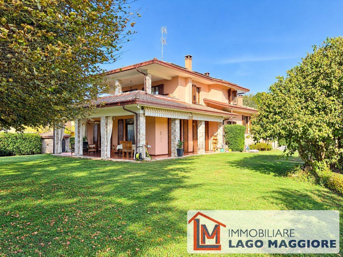 Villa in Travedona Monate, Lombardy, Italy 1 - 19157337