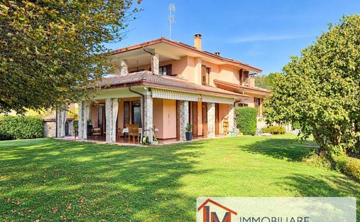 Villa in Travedona Monate, Lombardy, Italy 1
