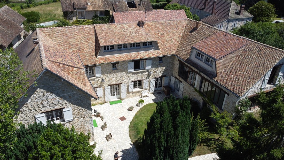 House in Montfort-l'Amaury, Ile-de-France, France 2 - 19156010