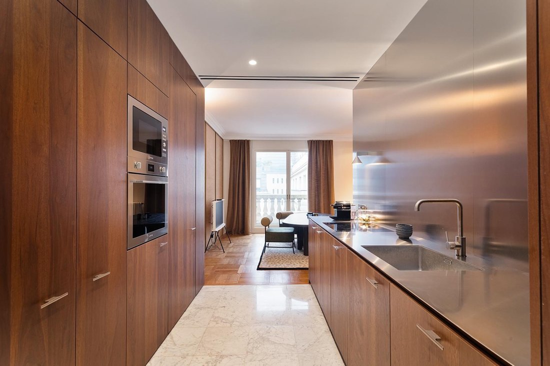 Apartment in Elysées-Madeleine, Paris 8e Arrondissement, Paris 4 - 19156038
