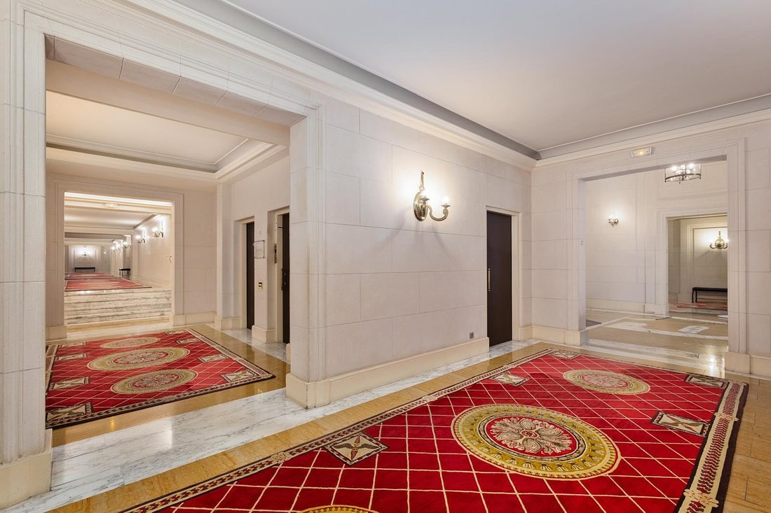 Apartment in Elysées-Madeleine, Paris 8e Arrondissement, Paris 2 - 19156038