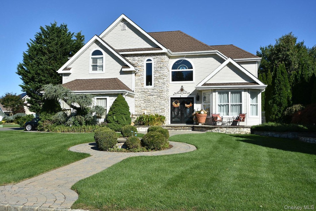 House in Holtsville, New York, United States 3 - 19156936